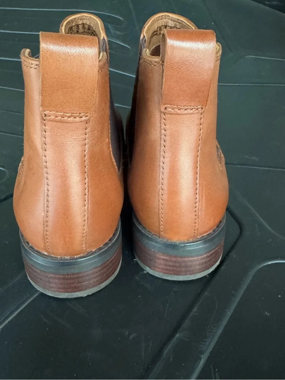 NEW Clarks Men's Brown Leather Chukka Boots
